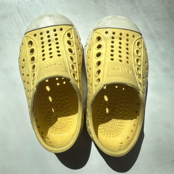 Native Shoes - Picture 2 of 4